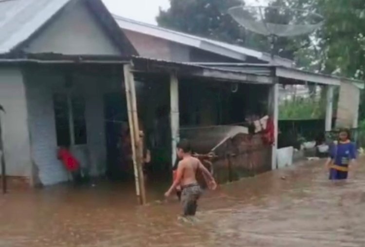 Tangkapan Layar banjir yang berlangsung di Palembang. (Handout)