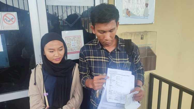 Korban Penipuan pesanan triplik saat melapor ke Polrestabes Palembang. (Denny Pratama/RMOLSumsel.id)