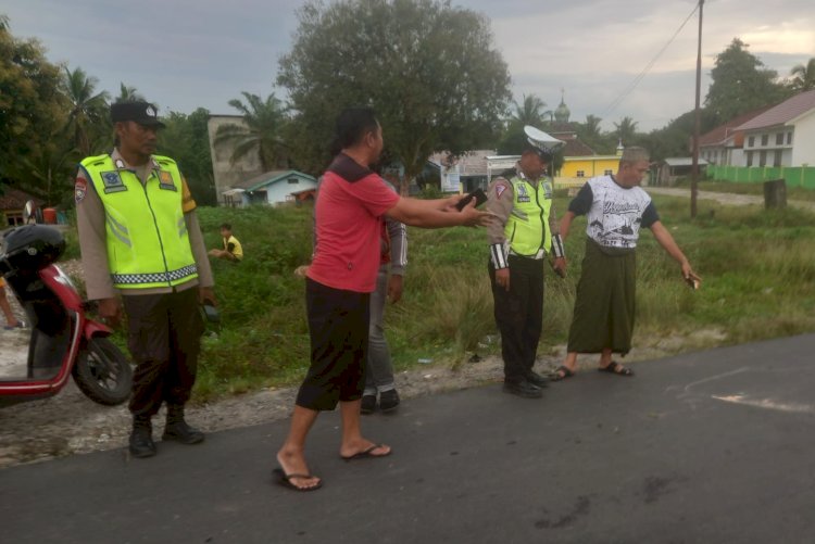 Petugas melakukan olah TKP di lokasi kecelakaan/ist