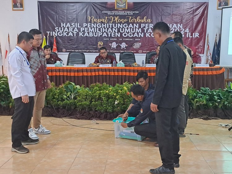 Situasi Rapat Pleno Rekapitulasi KPU OKI. (Hari Wijaya/RMOLSumsel.id)