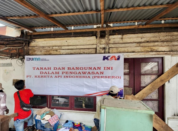 PT Kereta Api Indonesia (Persero) Divisi Regional III Palembang telah melakukan penertiban dan pengosongan rumah dinas yang dikuasakan/ist