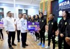 Pj Gubernur Sumsel Agus Fatoni Serahkan Bonus  Atlet dan Pelatih Berprestasi Porwil XI