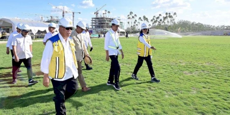 Presiden RI Joko Widodo didampingi sejumlah menteri meninjau progres pembangunan IKN/Net