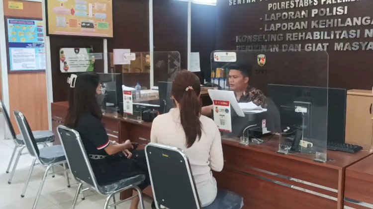  Fitria mendatangi ruang pengaduan Sentra Pelayanan Kepolisian Terpadu (SPKT) Polrestabes Palembang/ist