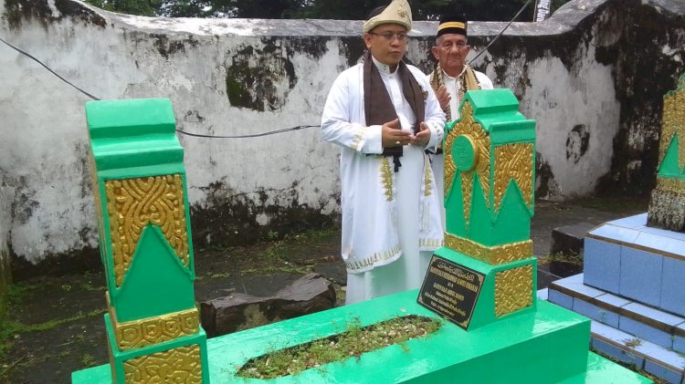 Sultan Palembang Darussalam, Sultan Mahmud Badaruddin (SMB) IV Jaya Wikrama Fauwaz Diradja saat mengikuti ziarah kubro. (ist/rmolsumsel.id)