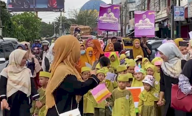 Anak-anak TK di Lubuklinggau menggelar pawai keliling sambut datangnya bulan suci Ramadhan. (Ansyori Malik/RMOLSumsel.id)