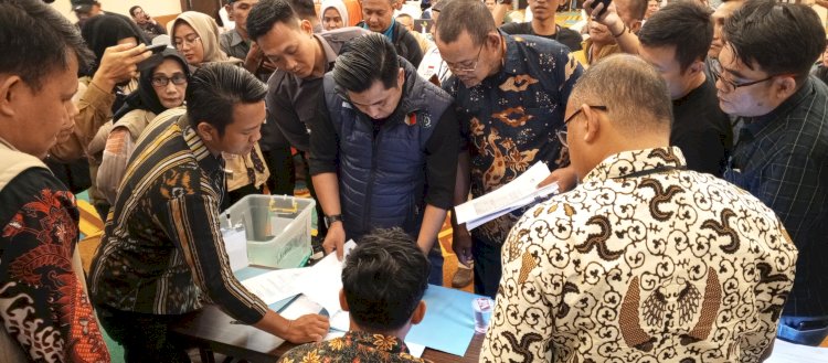 Saksi mandat ajukan keberatan pada rekapitulasi hasil penghitungan suara Pemilu 2024 di tingkat kabupaten (Noviansyah/rmolsumsel.id)