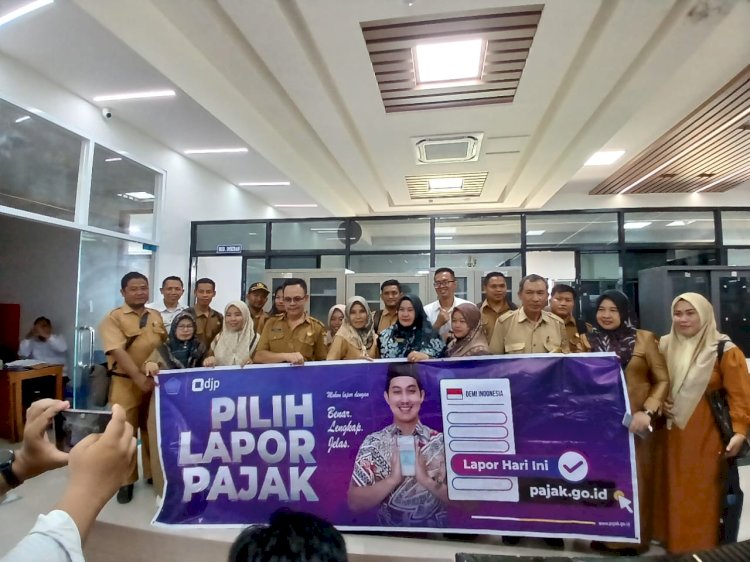 Foto bersama peserta sosialisasi pelaporan SPT Tahunan.  (ist/rmolsumsel.id)