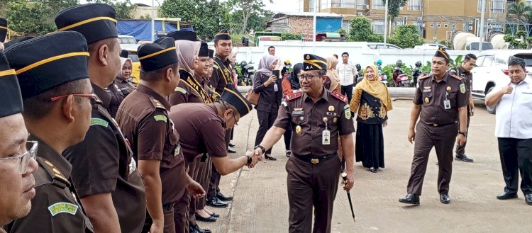 Kepala Kejaksaan Tinggi Sumsel, Dr Yulianto SH MH saat datang ke Kantor Kejari Muara Enim. (noviansyah/rmolsumsel.id)