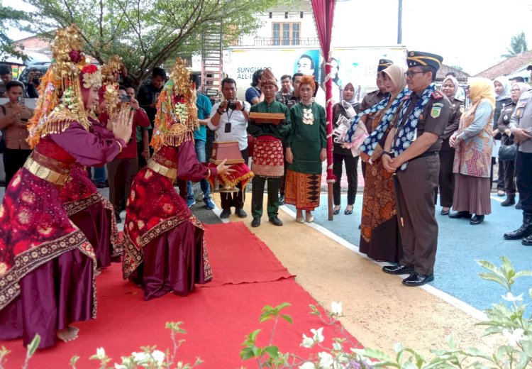 Kepala Kejaksaan Tinggi Sumsel, Dr Yulianto SH MH saat datang ke Kantor Kejari PALI. (eko/rmolsumsel.id)