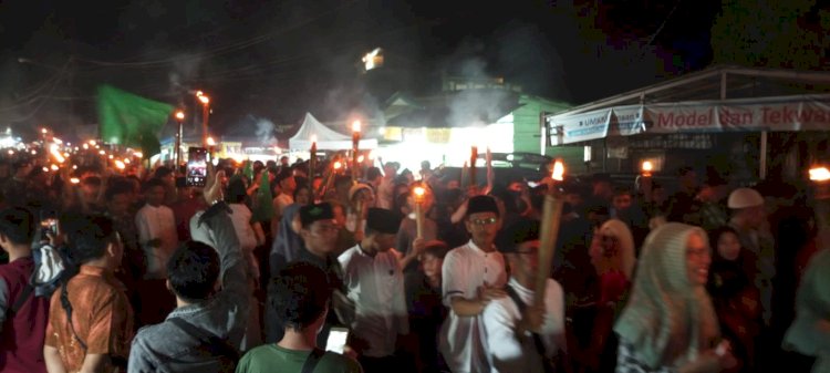 Pawai obor menyambut bulan Ramadhan di Kabupaten Ogan Komering Ulu (OKU), Sumatera Selatan. (Amizon/RMOLSumsel.id)