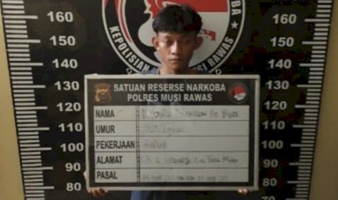 Khoiru Maksum (22) tersangka narkoba yang ditangkap Polres Musi Rawas. (Handout)