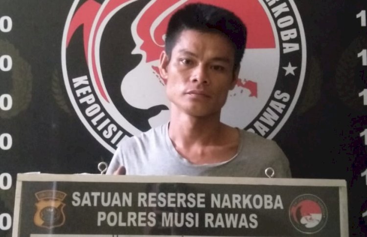 Tersangka pengedar narkoba jenis sabu ditangkap Satres Narkoba Polres Musi Rawas. (Handout)