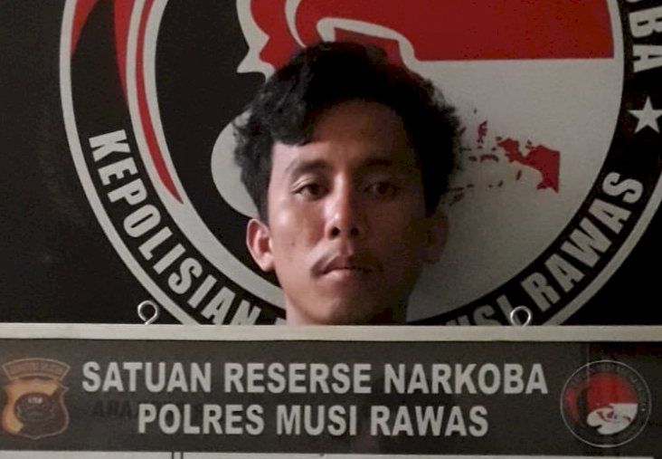 Tersangka Padila Islami ditangkap Satres Narkoba Polres Musi Rawas.