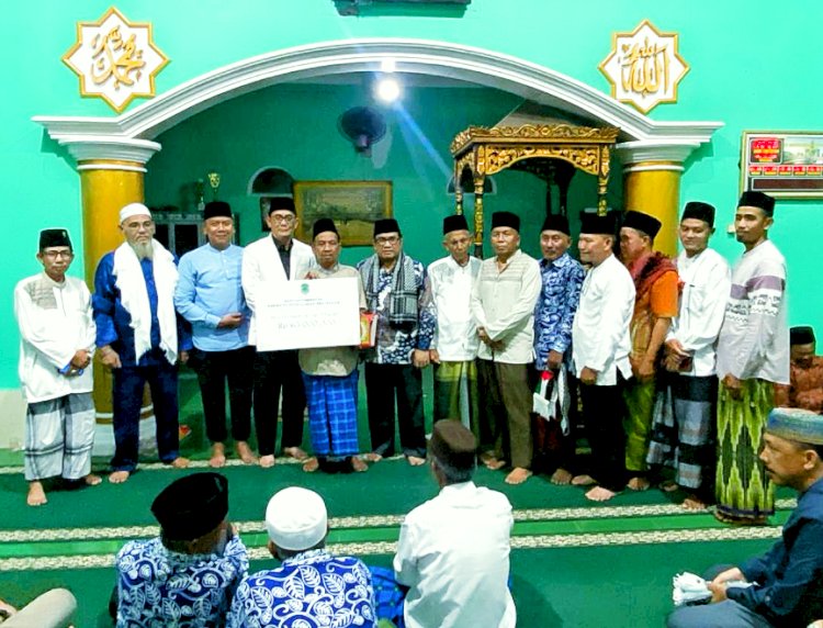 Bupati PALI, Heri Amalindo saat melakukan safari Ramadan di Masjid Jami Al Mutaqin. (ist/rmolsumsel.id)