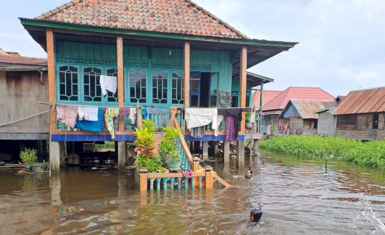 Rumah warga Desa Lingkis, Kecamatan Jejawi terendam banjir/Foto: Hari Wijaya