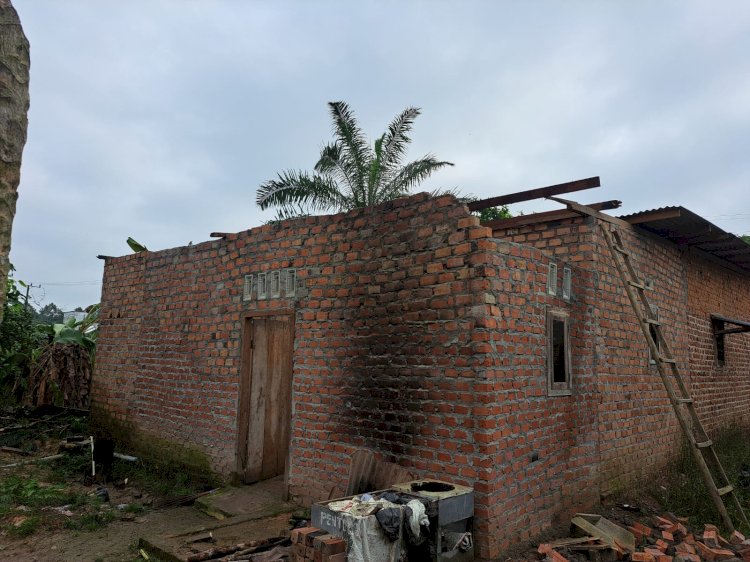 Rumah warga rusak akibat diterjang angin puting beliung/ist
