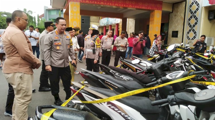 Sebanyak 131 kendaraan dikandangkan POlrestabes Palembang lantaran tidak memiliki kelengkapan kendraan serta menggunakan knalpot brong. (Denny Pratama/RMOLSumsel.id)