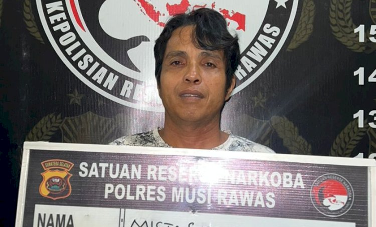 Tersangka pengedar sabu ditangkap Sat Narkoba Polres Musi Rawas.(Handout)