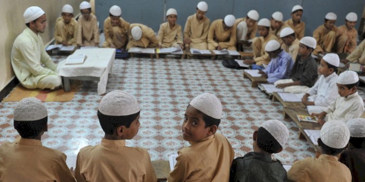 Anak-anak sekolah madrasah di India/Net