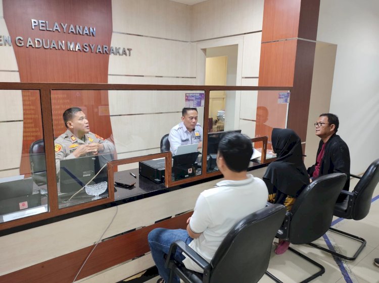 Desrummaty, istri Aiptu FN melaporkan sejumlah debt collector dalam kasus perampasan paksa mobil suaminya di parkiran Palembang Squre Mall. (ist/rmolsumsel.id)