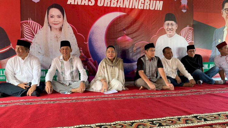 Ketua Umum Pimpinan Nasional (Pimnas) Partai Kebangkitan Nusantara (PKN), Anas Urbaningrum bersama Lucianty saat Safari Ramadhan dan Sarasehan di Sekretariat Pimpinan Daerah (Pimda) PKN  Sumsel, Minggu, (24/3).(ist/rmolsumsel.id) 