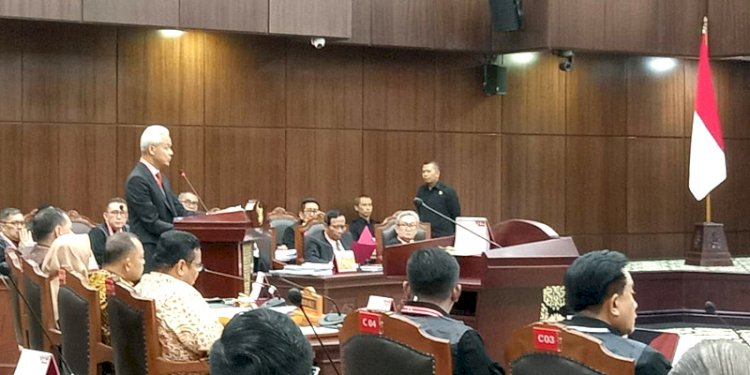 Calon presiden Ganjar Pranowo saat menyampaikan pidatonya di Sidang Pendahuluan Perselisihan Sengketa Hasil Pemilu (PHPU) Pilpres 2024 di Mahkamah Konstitusi (MK), Jakarta, Rabu (27/3)/RMOL