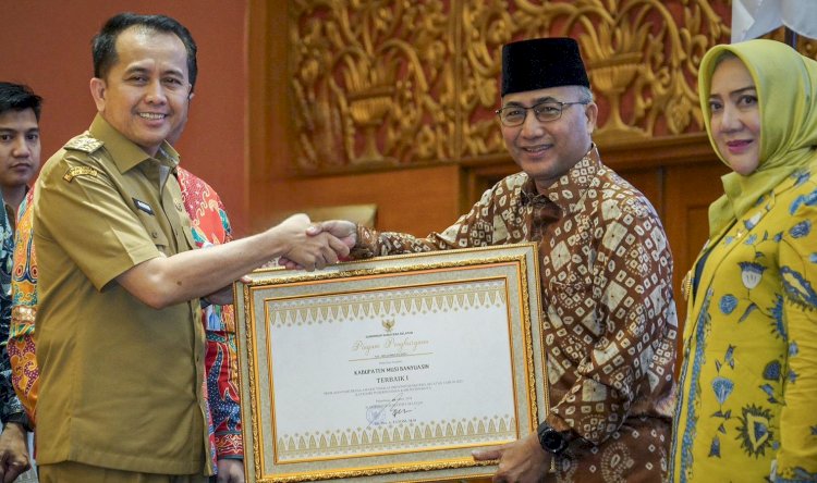 Penghargaan Paritrana Award BPJS Ketenagakerjaan yang diberikan kepada Pemkab Muba/ist