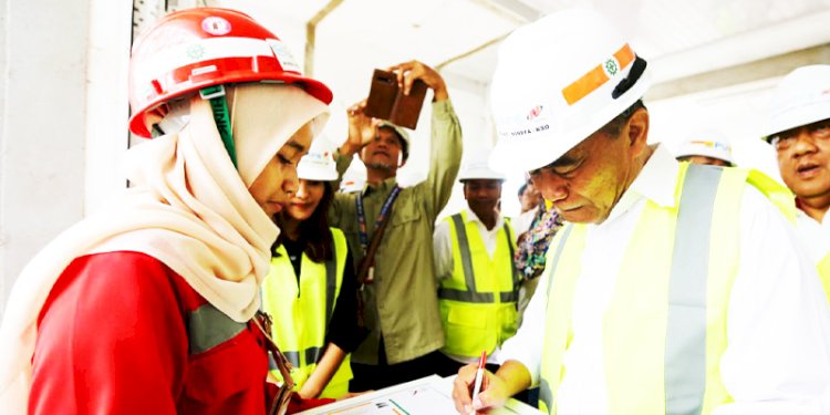 Menko PMK Muhadjir Effendy meninjau pembangunan venue PON XXI di Kota Banda Aceh/Ist