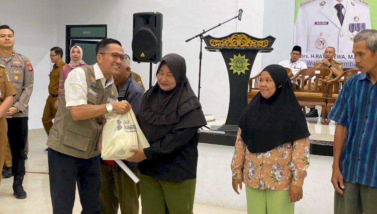 Ratu Dewa bagikan paket sembako/ist