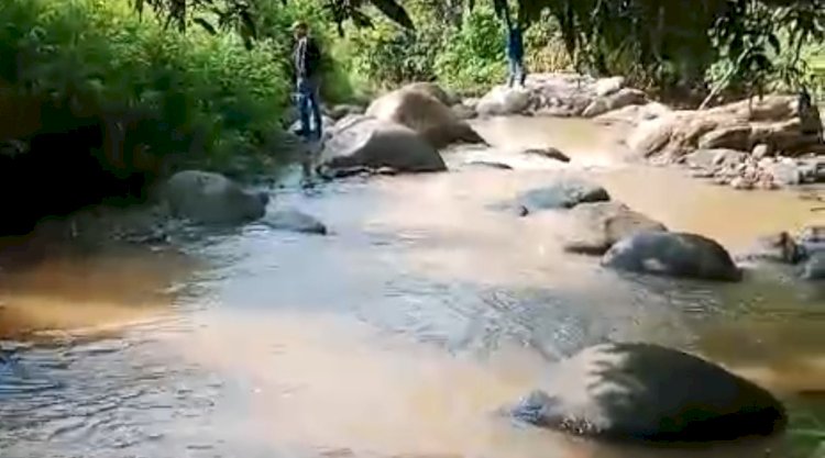 Sungai di Semendo menjadi keruh diduga tercemar limbah dari PT PGE Lumut Balai/ist