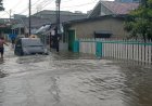 Diguyur Hujan Deras, Kawasan Dwikora Palembang Berubah Jadi "Lautan"