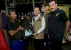 Malam Lebaran, Pj Gubernur Agus Fatoni Tinjau Lokasi dan Berikan Bantuan kepada Korban Kebakaran