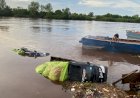 Mobil Kades Srikaton Terjun dari Ponton saat Menyeberangi Sungai Musi 