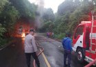 Pulang Jemput Anak Sekolah, Mobil Herkules Terbakar di Jalan Lintas