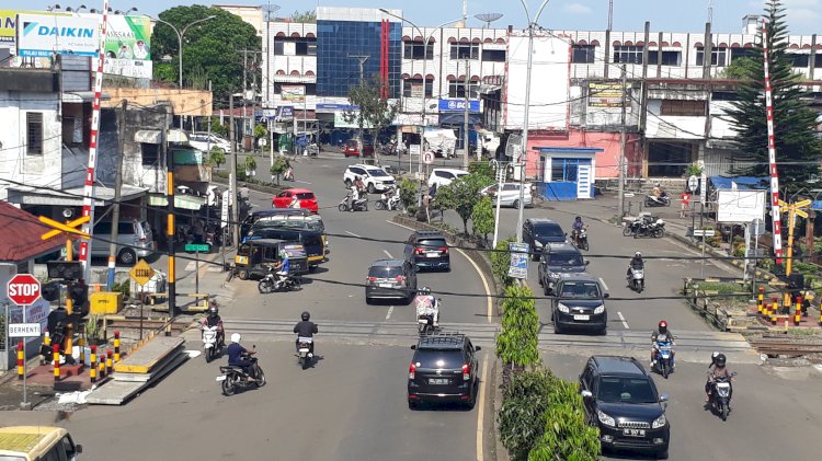 Kendaraan arus mudik yang melintas di jalur dalam kota Lubuklinggau mulai meningkat. (Ansyori Malik/RMOLSumsel.id)