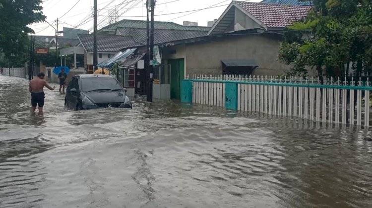 Kawasan Dwikora Palembang terendam banjir/Foto: Denny Pratama