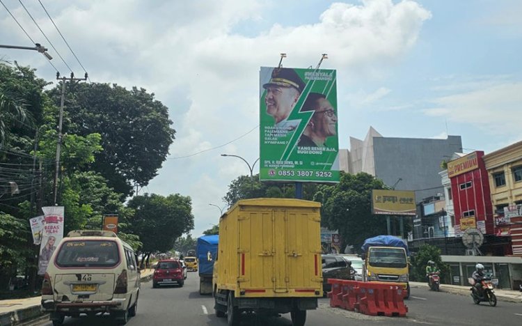 Baliho Ratu Dewa yang menghiasi sudut kota Palembang/ist