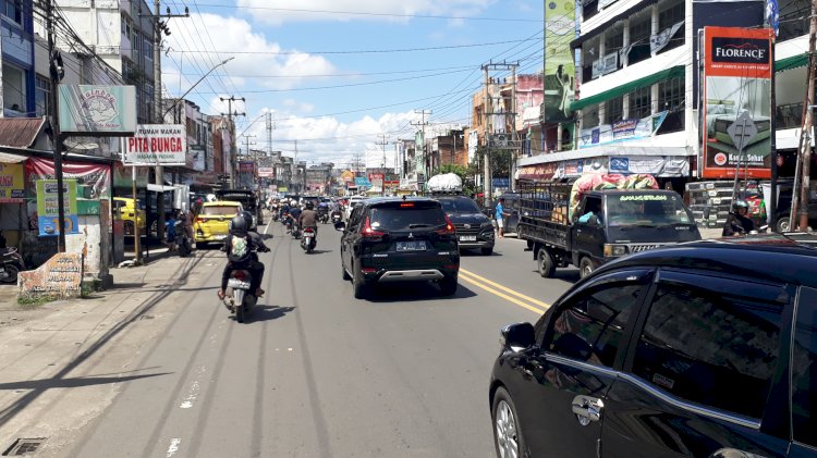 Jalan Yos Sudarso di Lubuklinggau jelang lebaran ramai.(Ansyori Malik/RMOLSumsel.id)