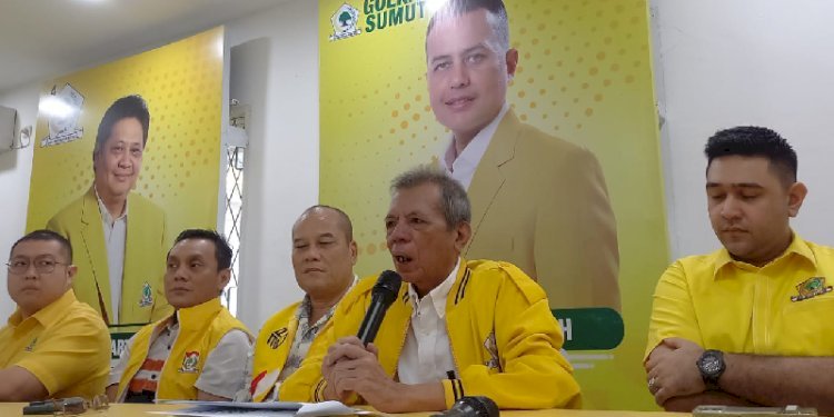 Riza Fahrumi Tahir memberikan keterangan di DPD Golkar Sumut/RMOLSumut