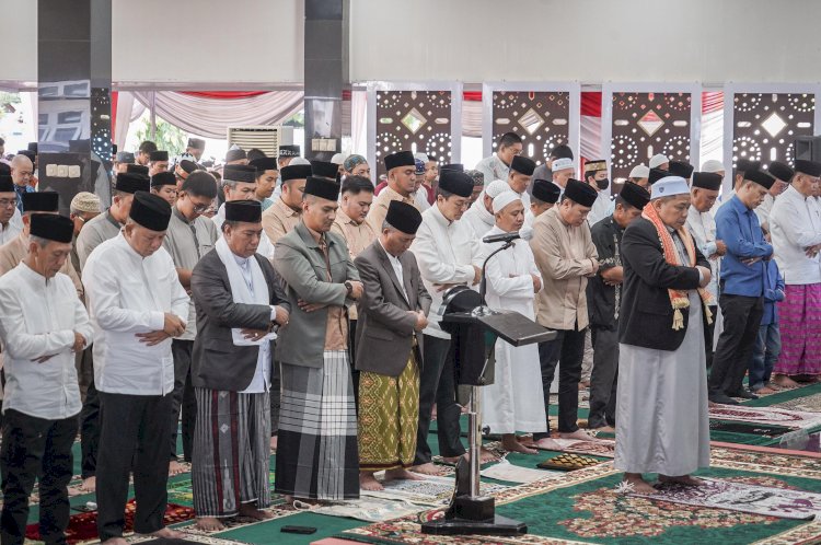 Pelaksanaan salat Idulfitri 1445 H/2024 M di Rumah Dinas (Rumdin) Bupati Musi Banyuasin/ist