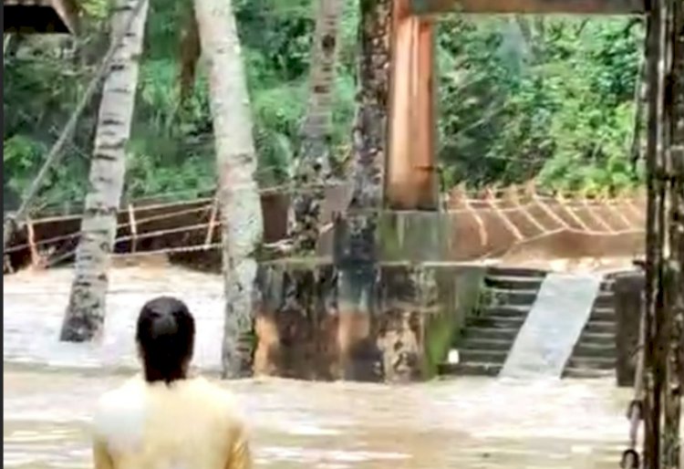 Detik-detik putusnya jembatan gantung di Muratara . (Tangkapan Layar)