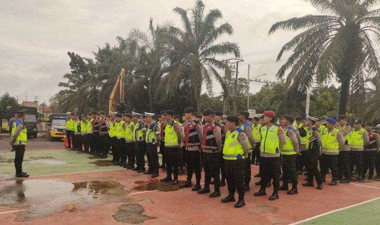 Personil Polres Muba melaksanakan Apel dihalaman Mapolsek Sungai Lilin sebelum melakukan pengamanan arus balik di Jalintim Palembang Jambi/ist