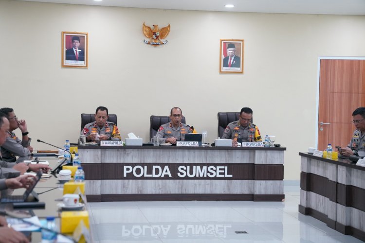 Kapolda Sumsel saat memimpin rapat evaluasi. (ist/rmolsumsel.id)