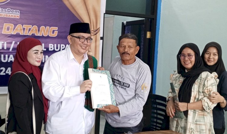 Firmansyah Calon Bupati Muara Enim saat mendaftar ke DPC Nasdem Muara Enim/Foto: Noviansyah