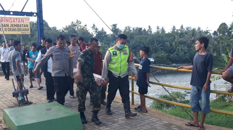 Mayat pria tanpa identitas ditemukan warga hanyut di aliran Sungai Kelingi di objek wisata Bendungan Watervang Lubulklinggau/ist