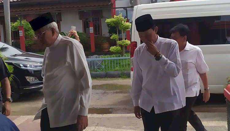 Mawardi Yahya dan Harnojoyo saat berkunjung ke Rumah Tahanan (Rutan) Pakjo, Palembang, Selasa (23/4/2024). (Eko Prasetyo/RMOlSumsel.id)