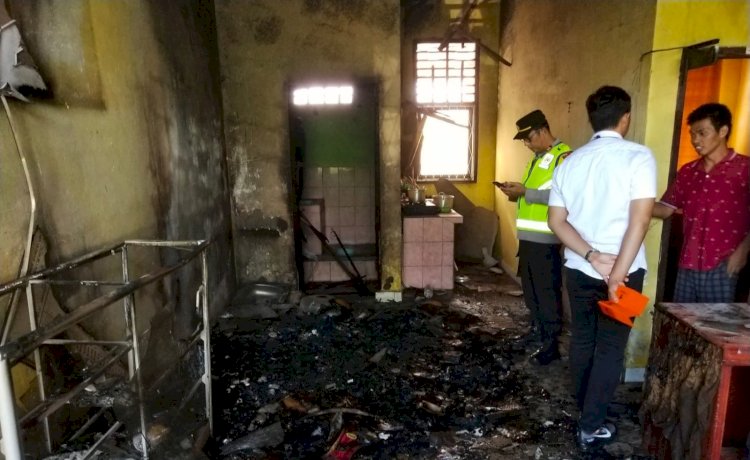 Kondisi ruang guru di SMP Negeri Durian Remuk, Kabupaten Musi Rawas, Sumatera Selatan hangus terbakar. (dokumentasi Polisi)
