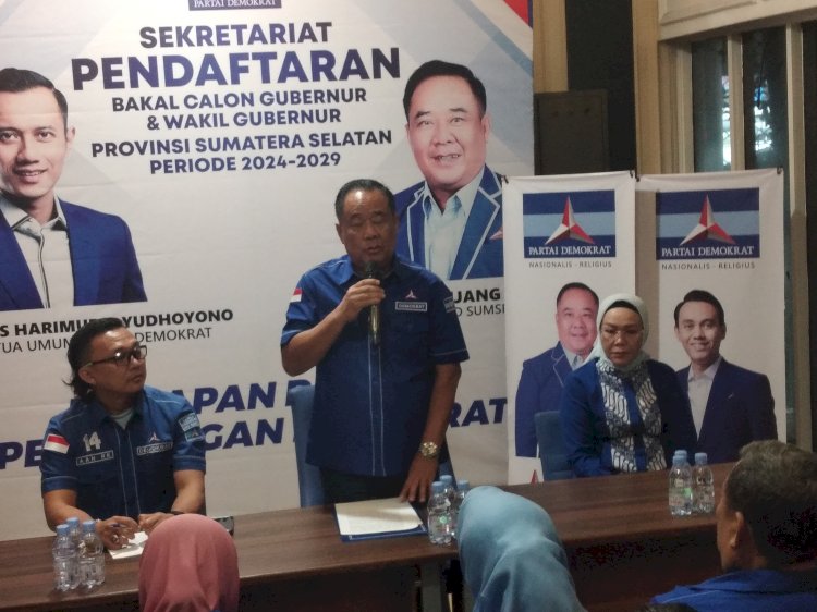 Ketua DPD Partai Demokrat Sumsel, Cik Ujang saat launching pendaftaran Balon gubernur dan Wagub Sumsel periode 2024-2029 di DPD Partai Demokrat Sumsel, Rabu (24/4). (Dudy Oskandar/rmolsumsel.id)