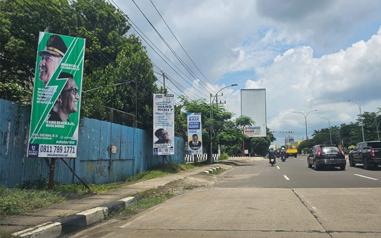 Sejumlah banner Pj Walikota Palembang memenuhi sudut jalanan kota Palembang/ist